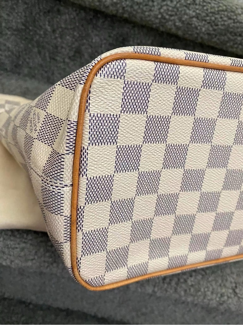 Louis Vuitton Saleya Damier Azur Tote in Cream and Tan Leather PM - Picture 15 of 16